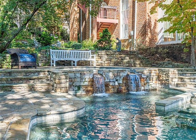 Pool & Jacuzzi