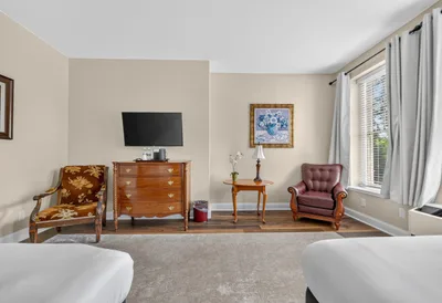 Luxury 2 Doubles guestroom