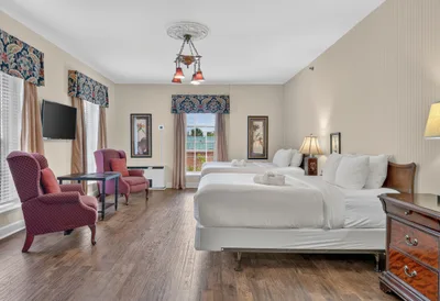 Luxury 2 Queen guestroom