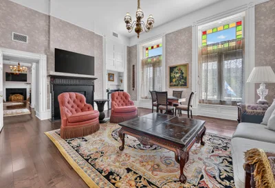 Premiere Suite 1 King parlor