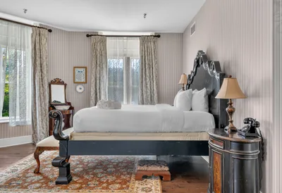 Premiere Suite 1 King guestroom